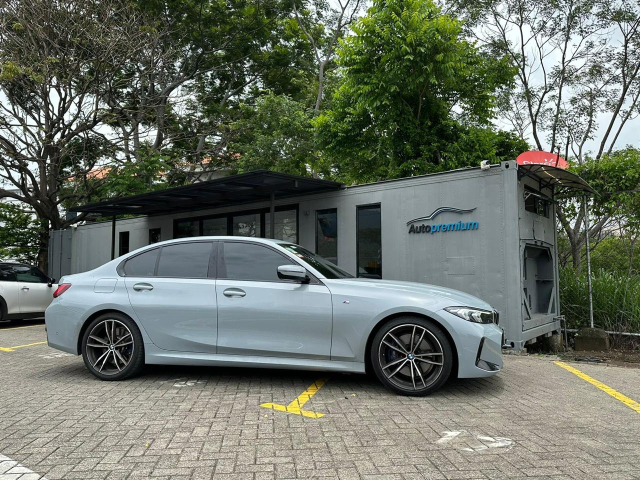 BMW 330i PAQ M