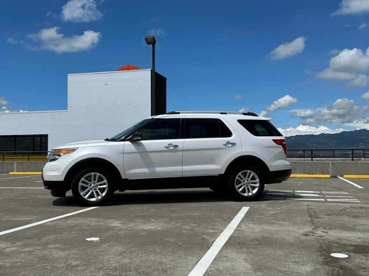 FORD EXPLORER XLT