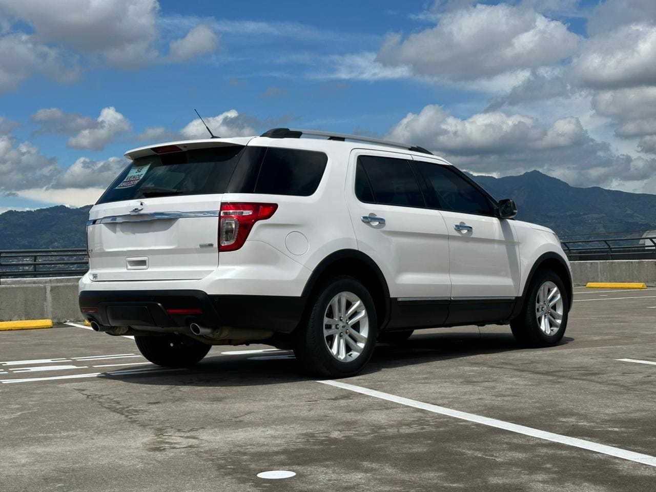 FORD EXPLORER XLT