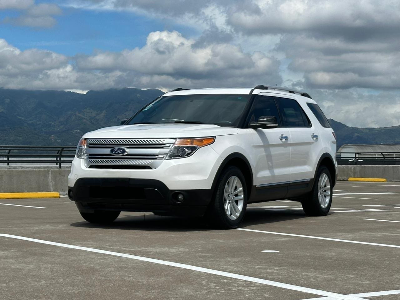 FORD EXPLORER XLT