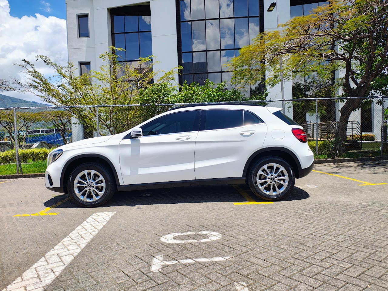 MERCEDES BENZ GLA 180