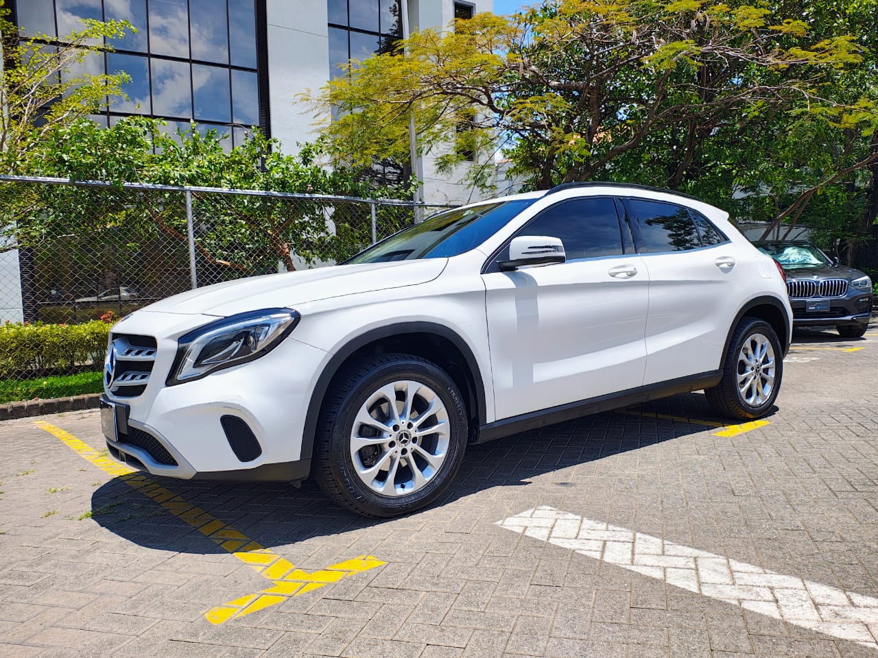 MERCEDES BENZ GLA 180
