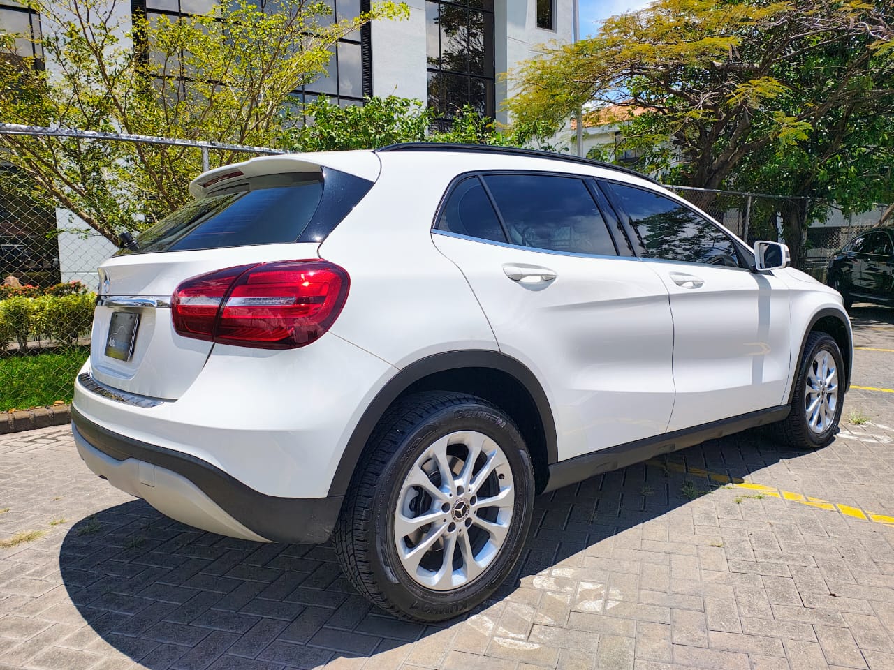 MERCEDES BENZ GLA 180