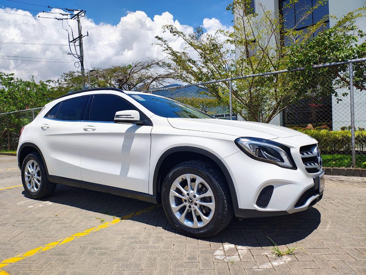 MERCEDES BENZ GLA 180