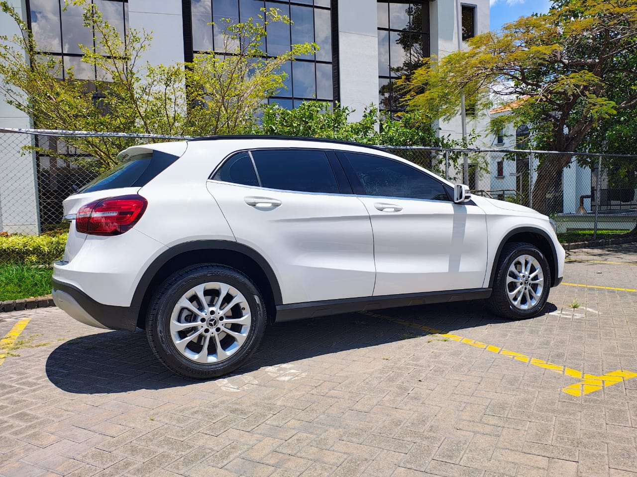MERCEDES BENZ GLA 180