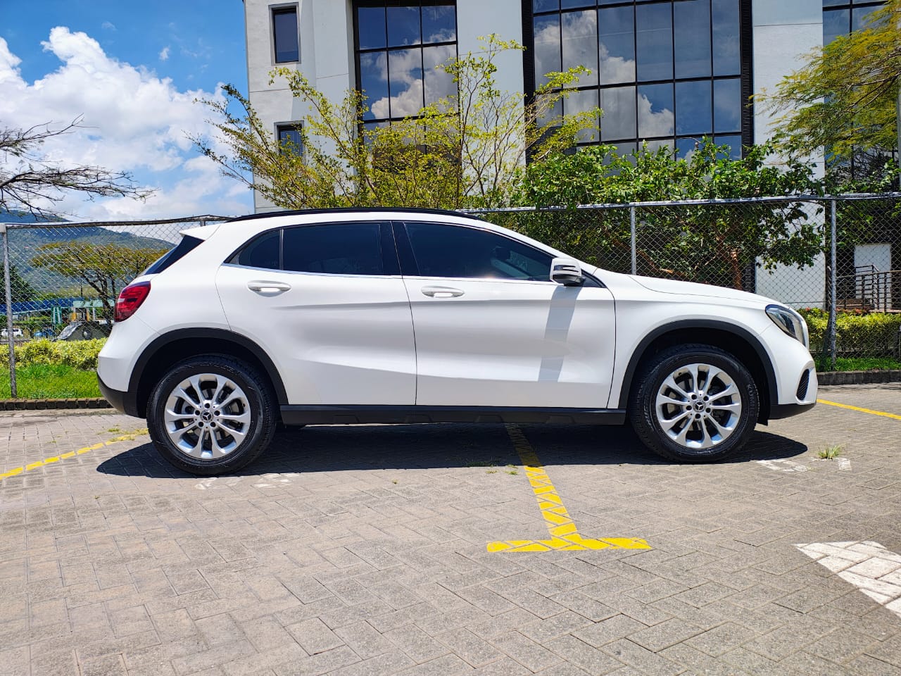 MERCEDES BENZ GLA 180