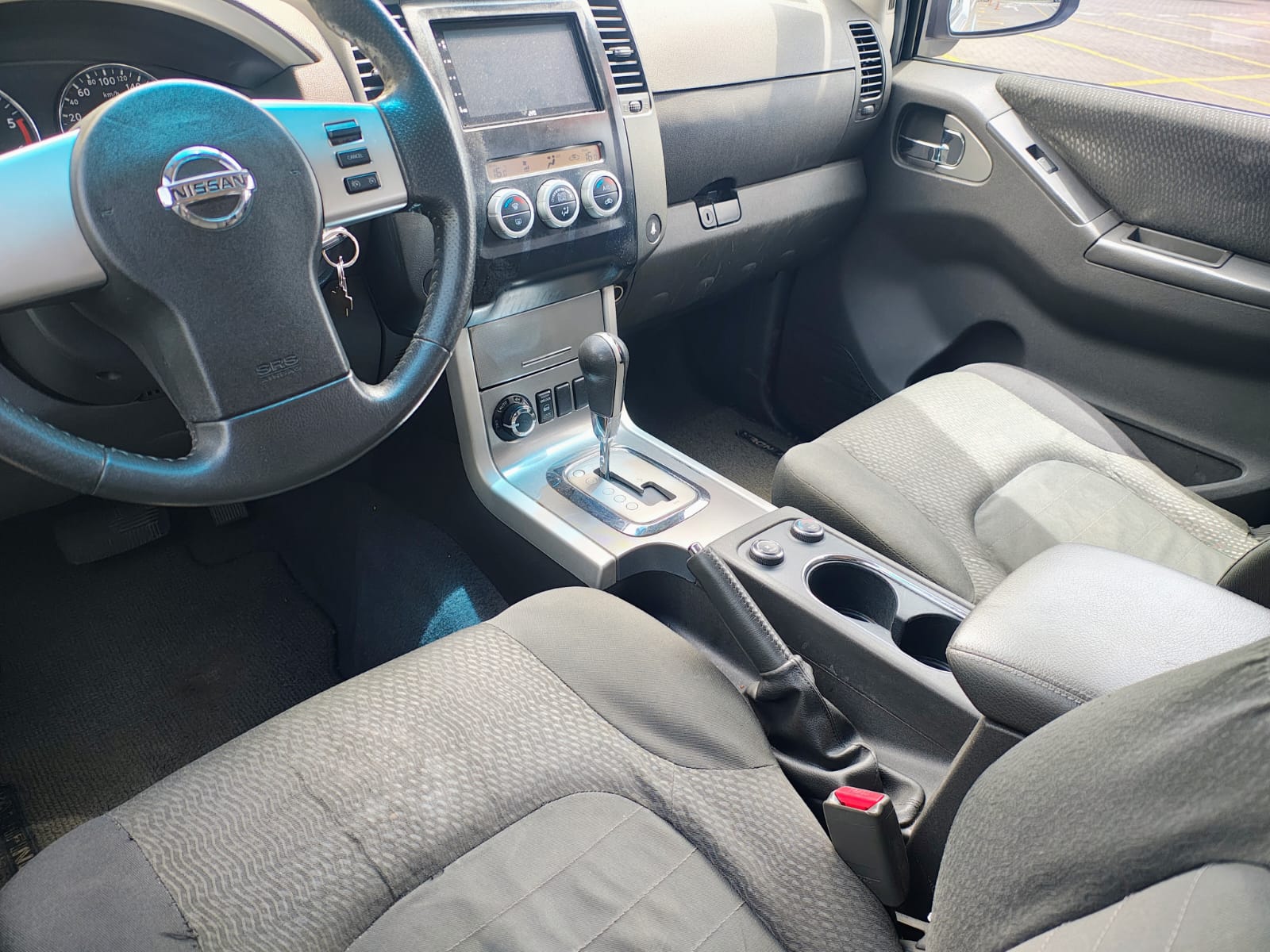 NISSAN PATHFINDER SE