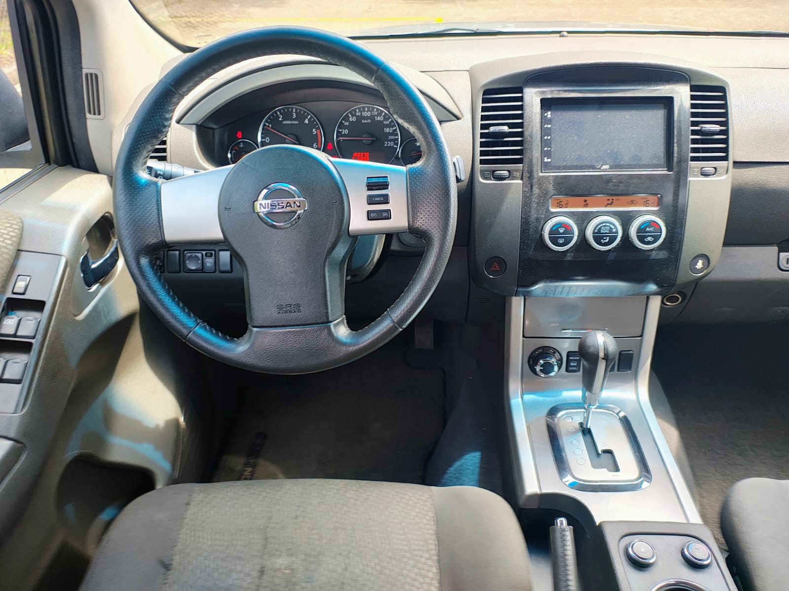 NISSAN PATHFINDER SE