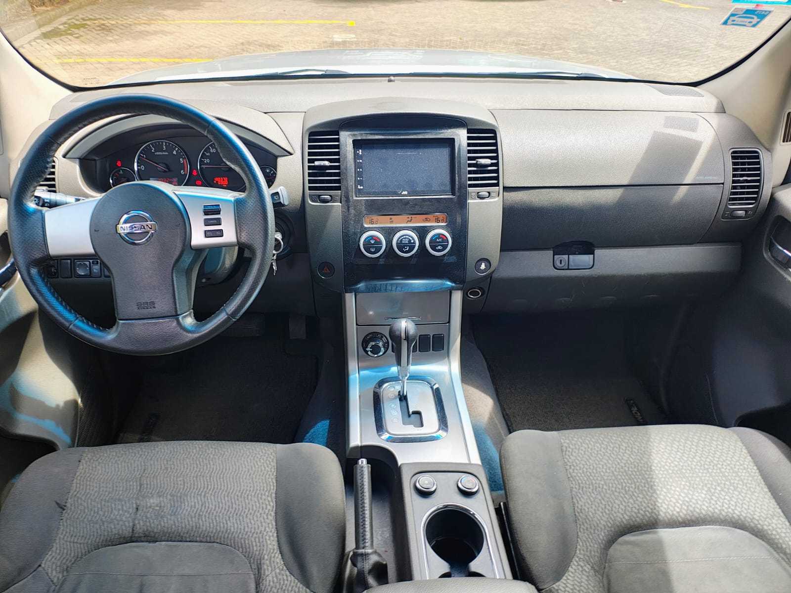 NISSAN PATHFINDER SE