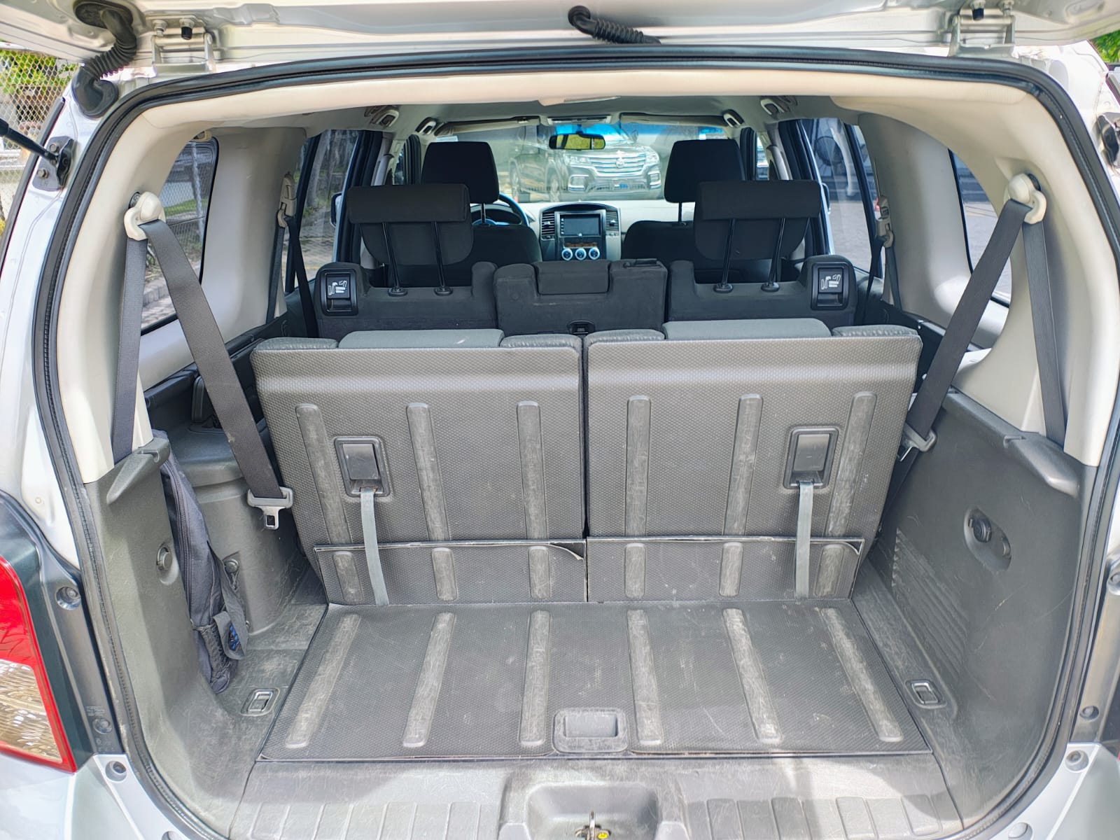 NISSAN PATHFINDER SE