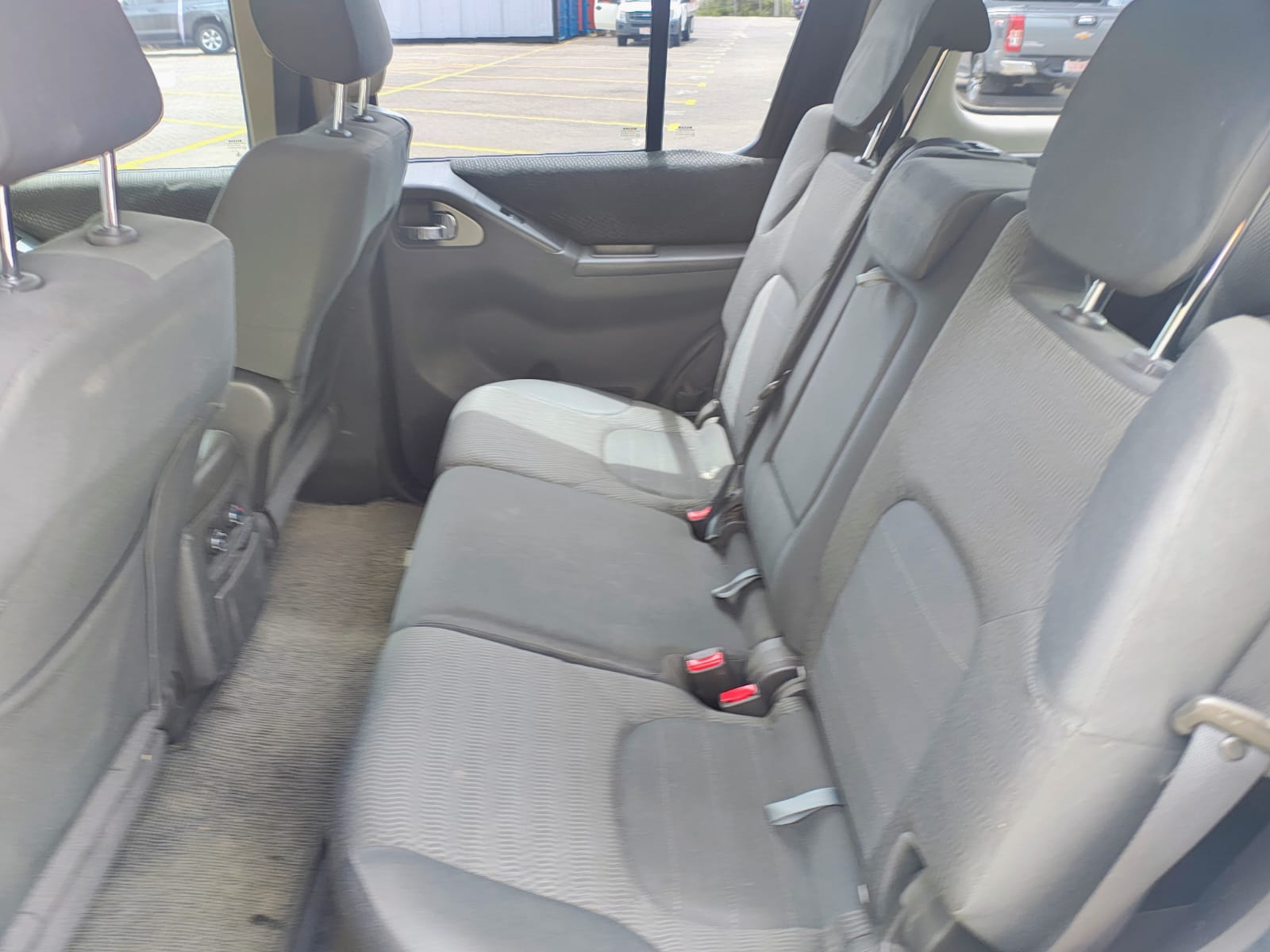 NISSAN PATHFINDER SE