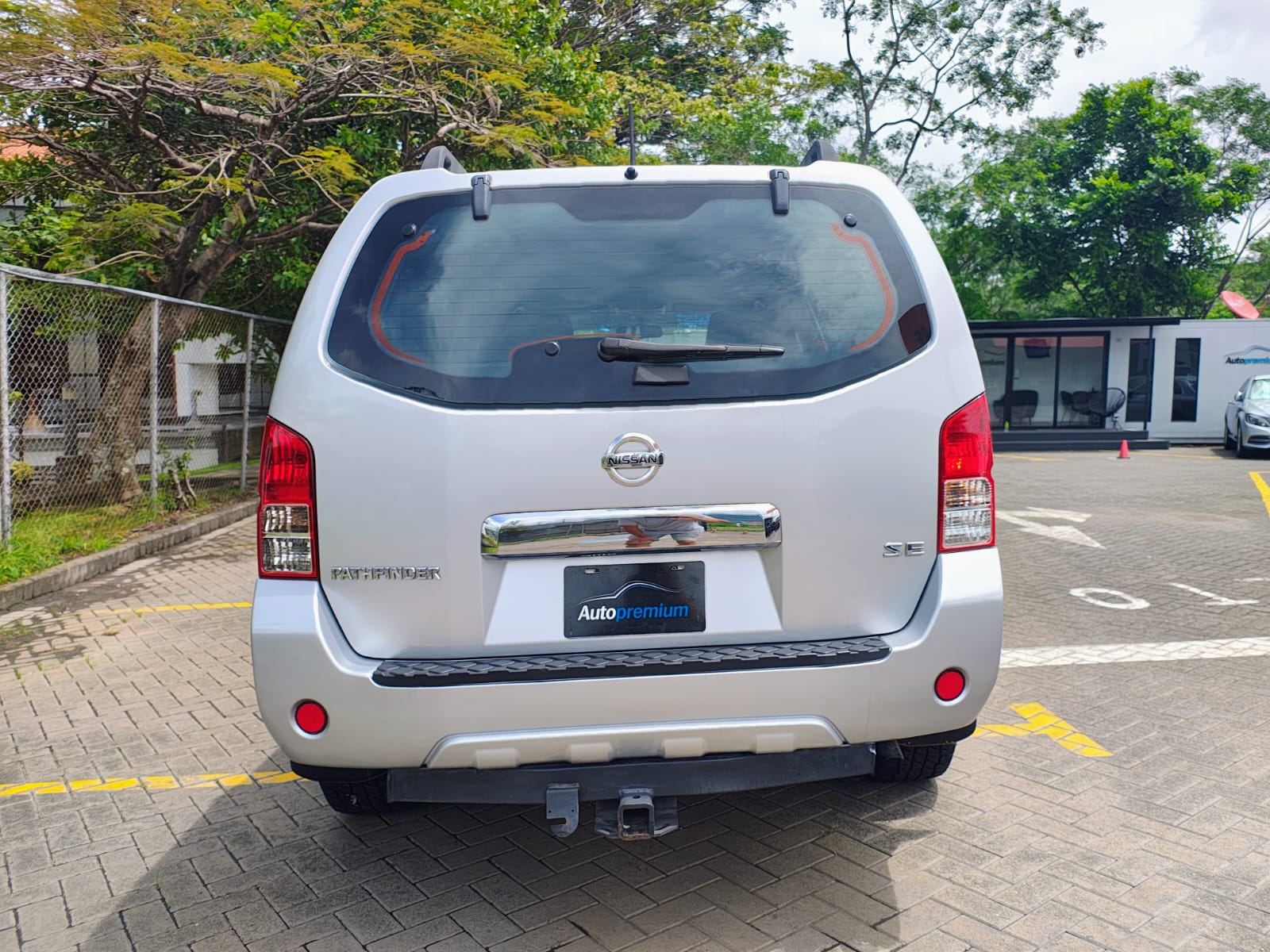 NISSAN PATHFINDER SE
