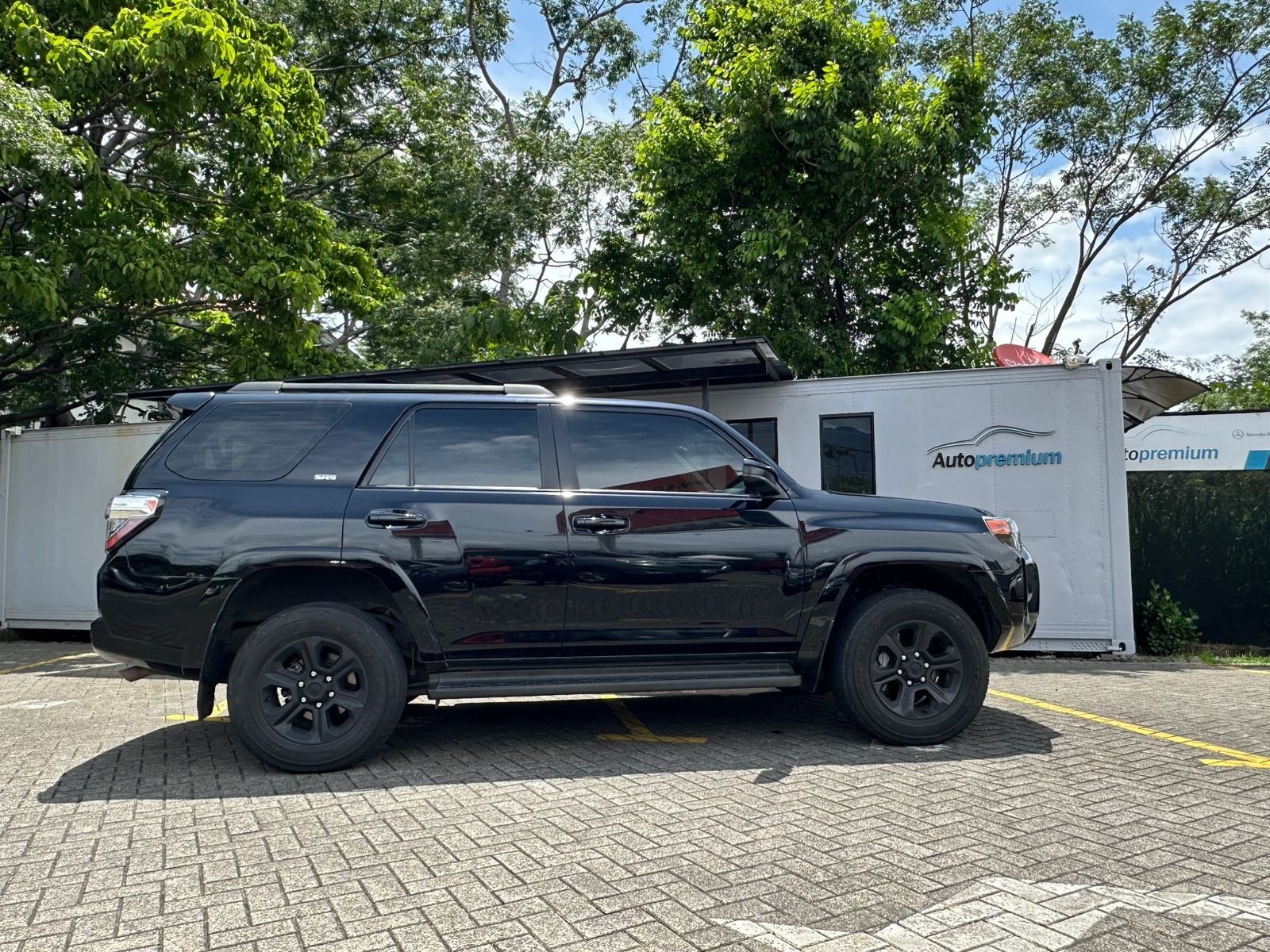 TOYOTA 4 RUNNER SR5
