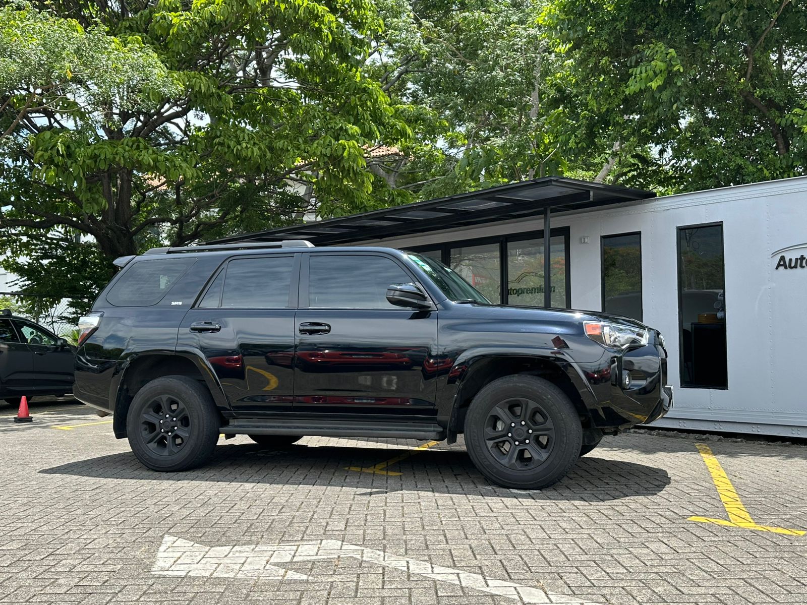 TOYOTA 4 RUNNER SR5