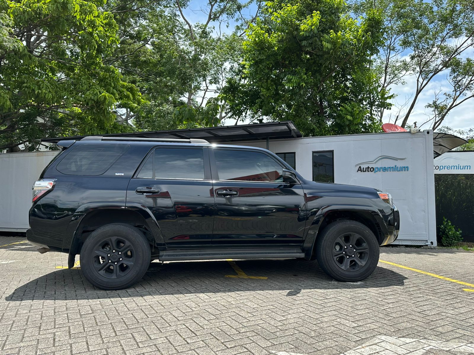TOYOTA 4 RUNNER SR5