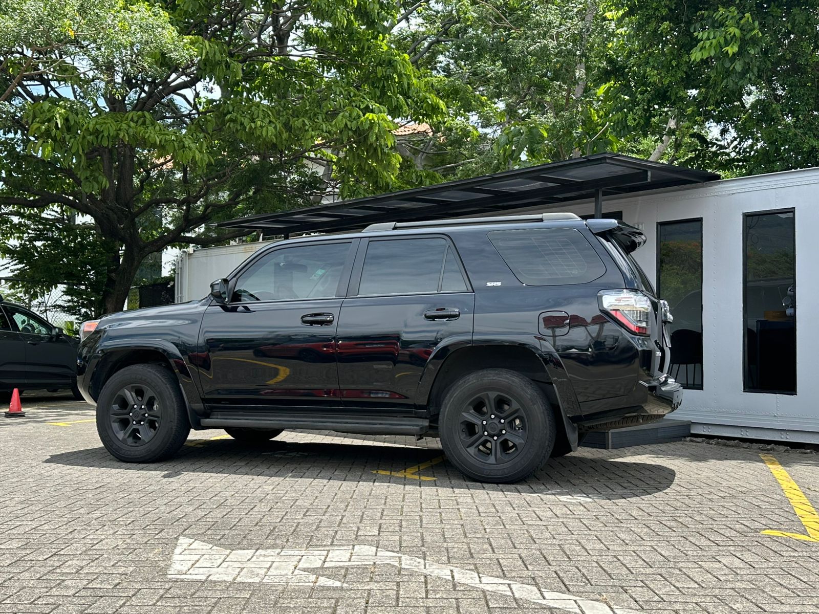 TOYOTA 4 RUNNER SR5