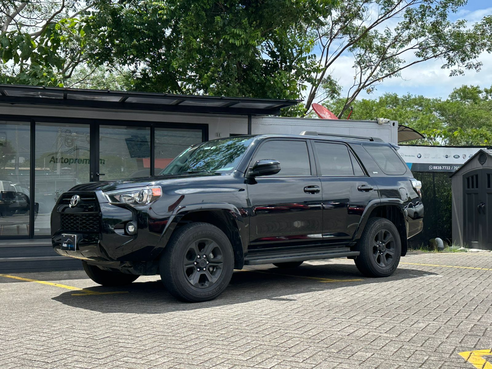TOYOTA 4 RUNNER SR5