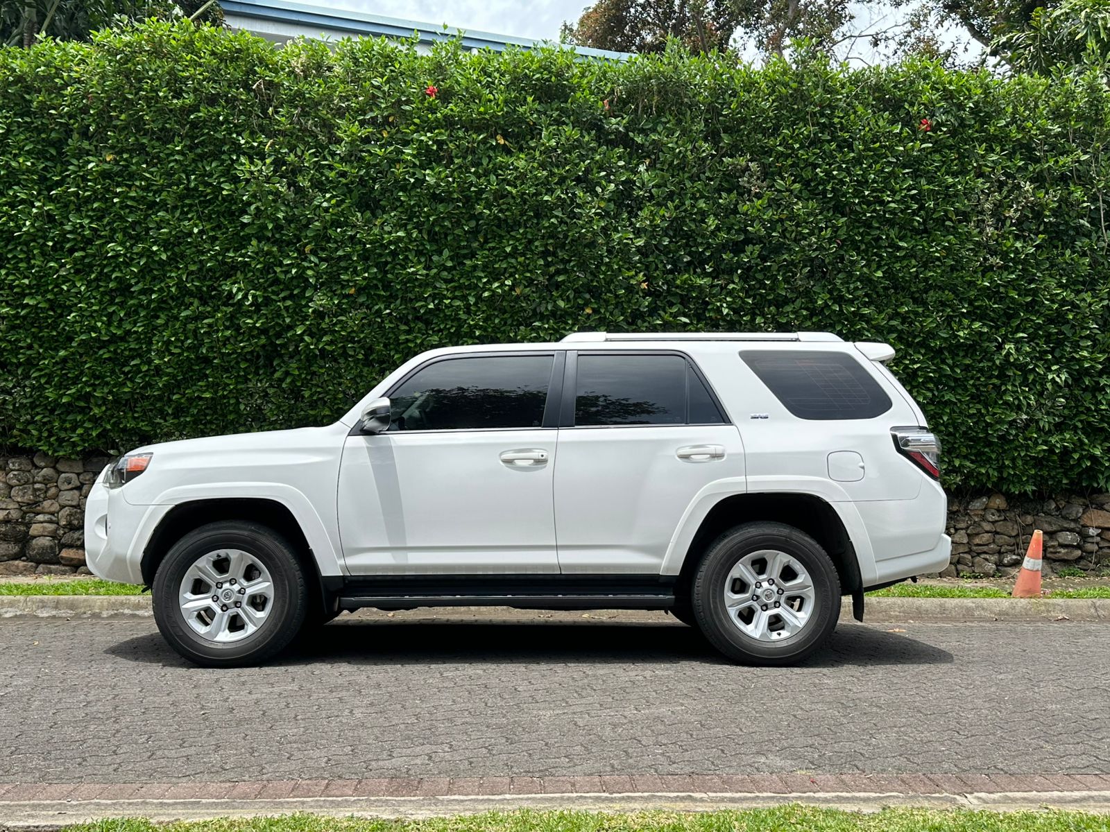 TOYOTA 4 RUNNER SR5