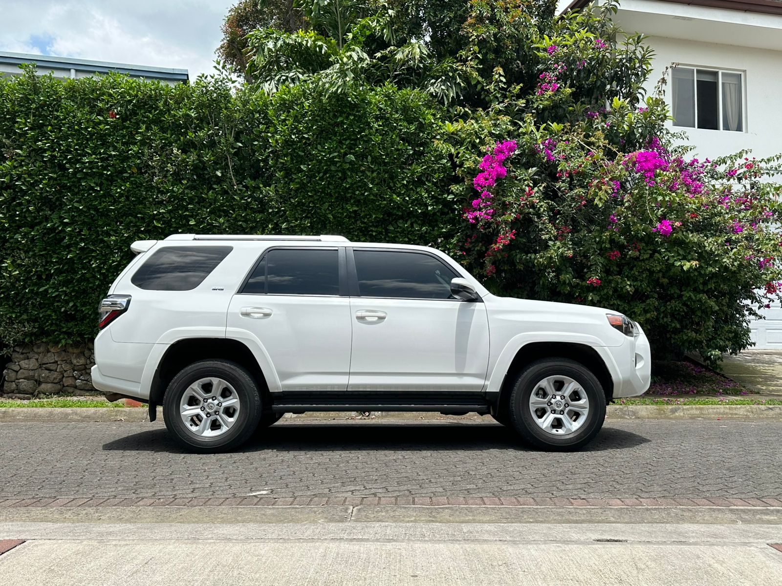 TOYOTA 4 RUNNER SR5