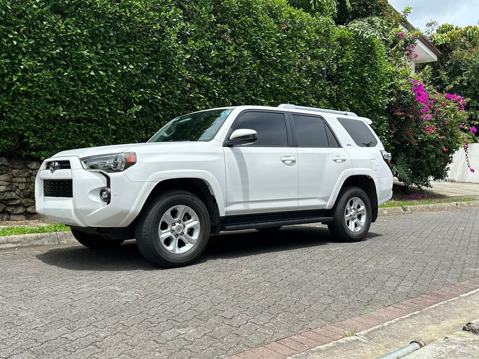 TOYOTA 4 RUNNER SR5