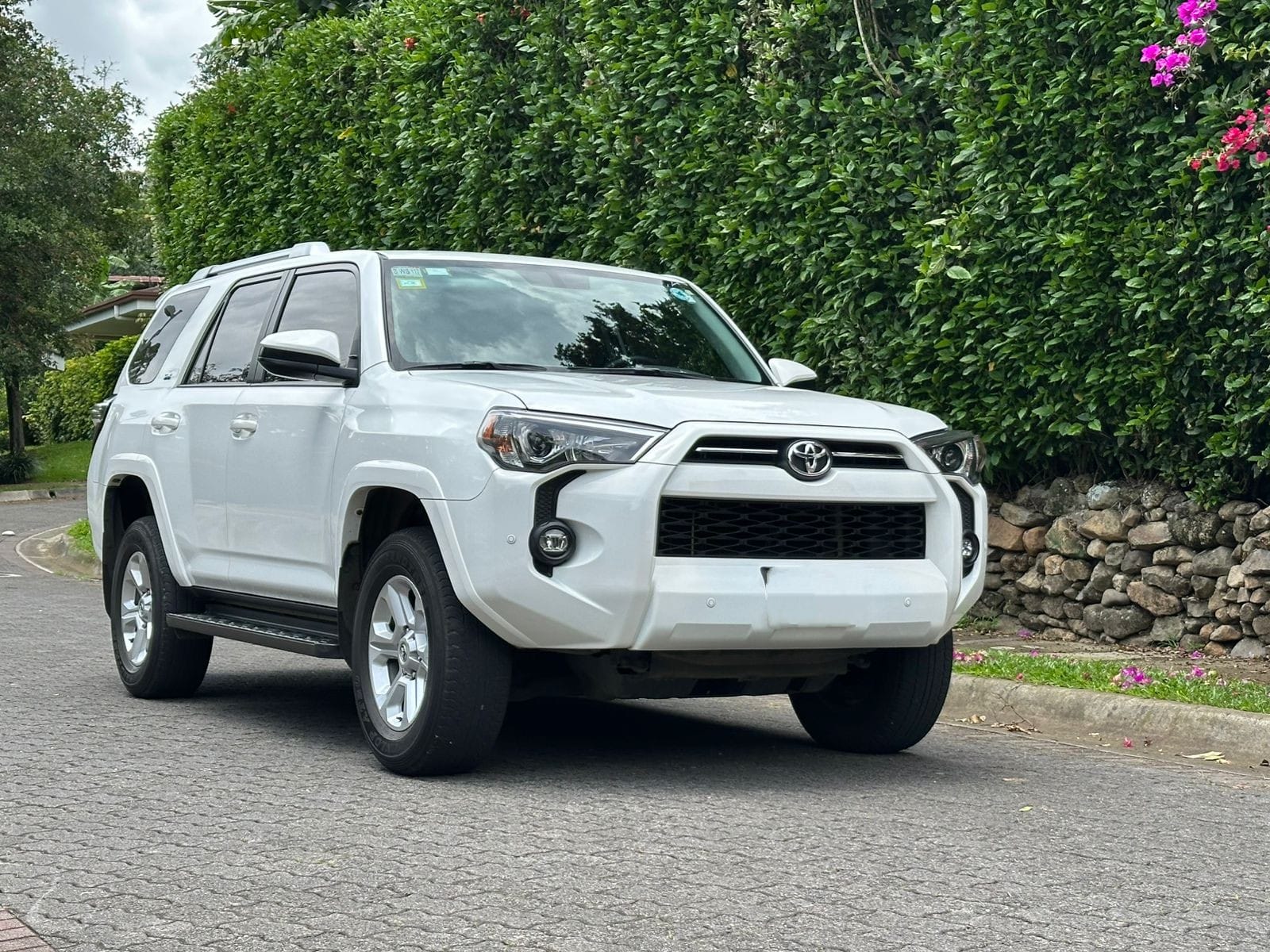 TOYOTA 4 RUNNER SR5