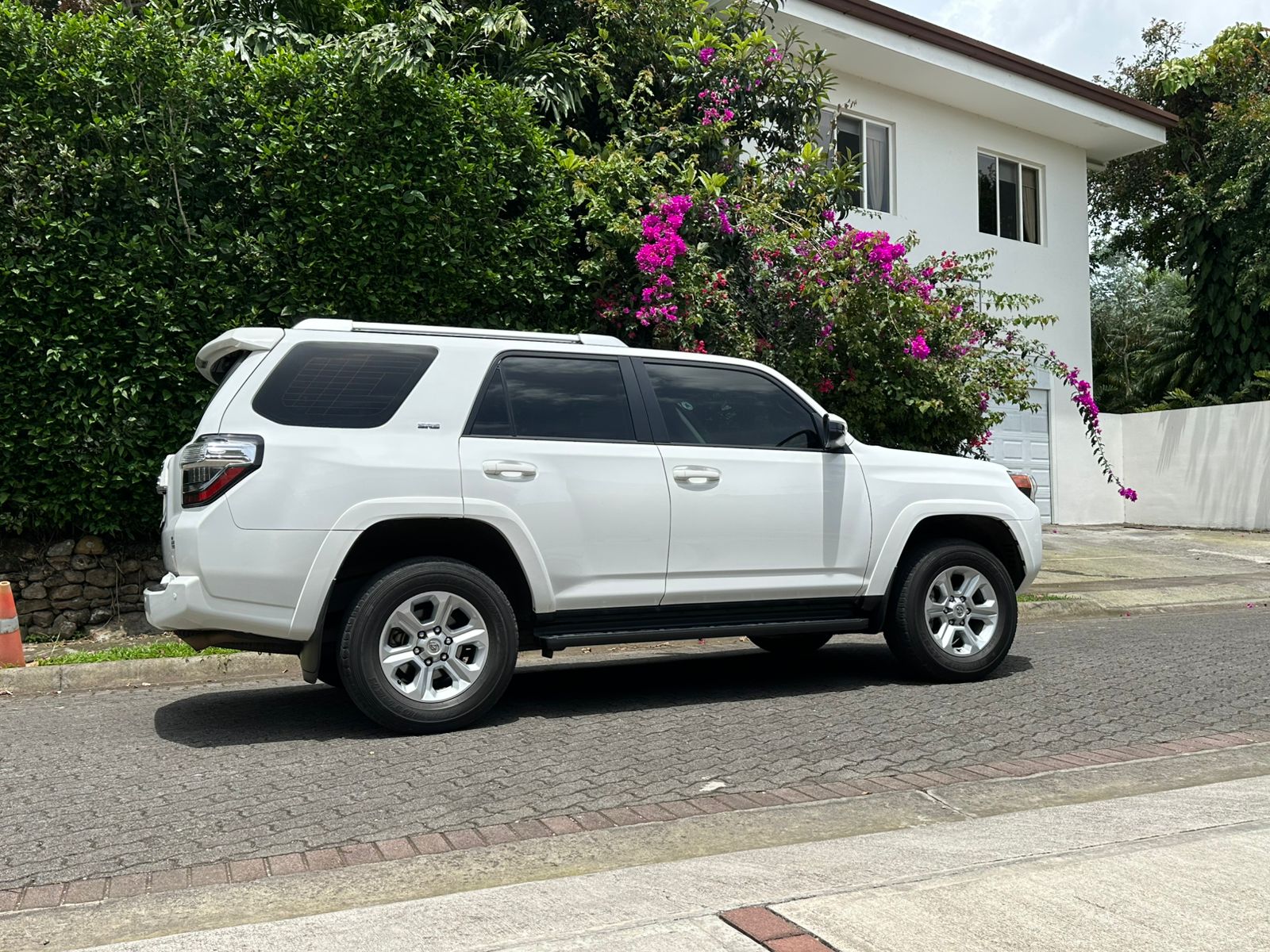 TOYOTA 4 RUNNER SR5