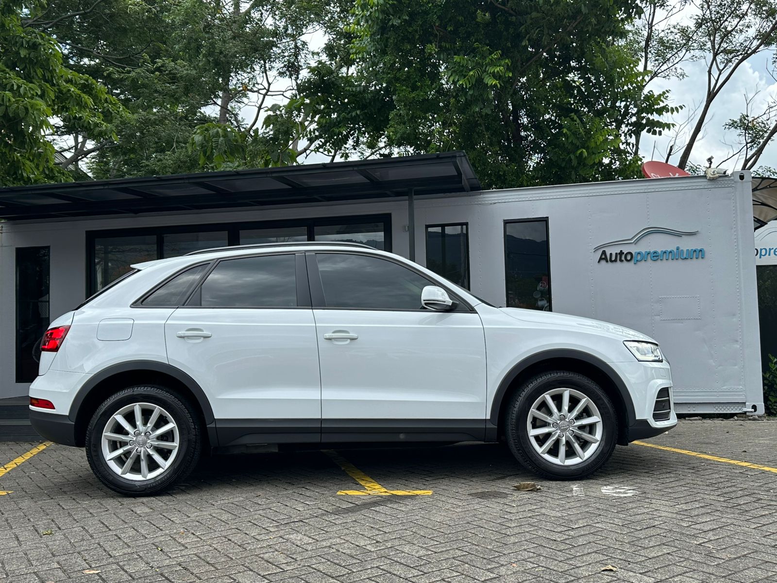 AUDI Q3