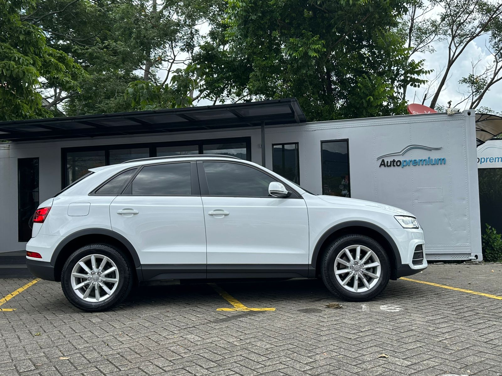 AUDI Q3