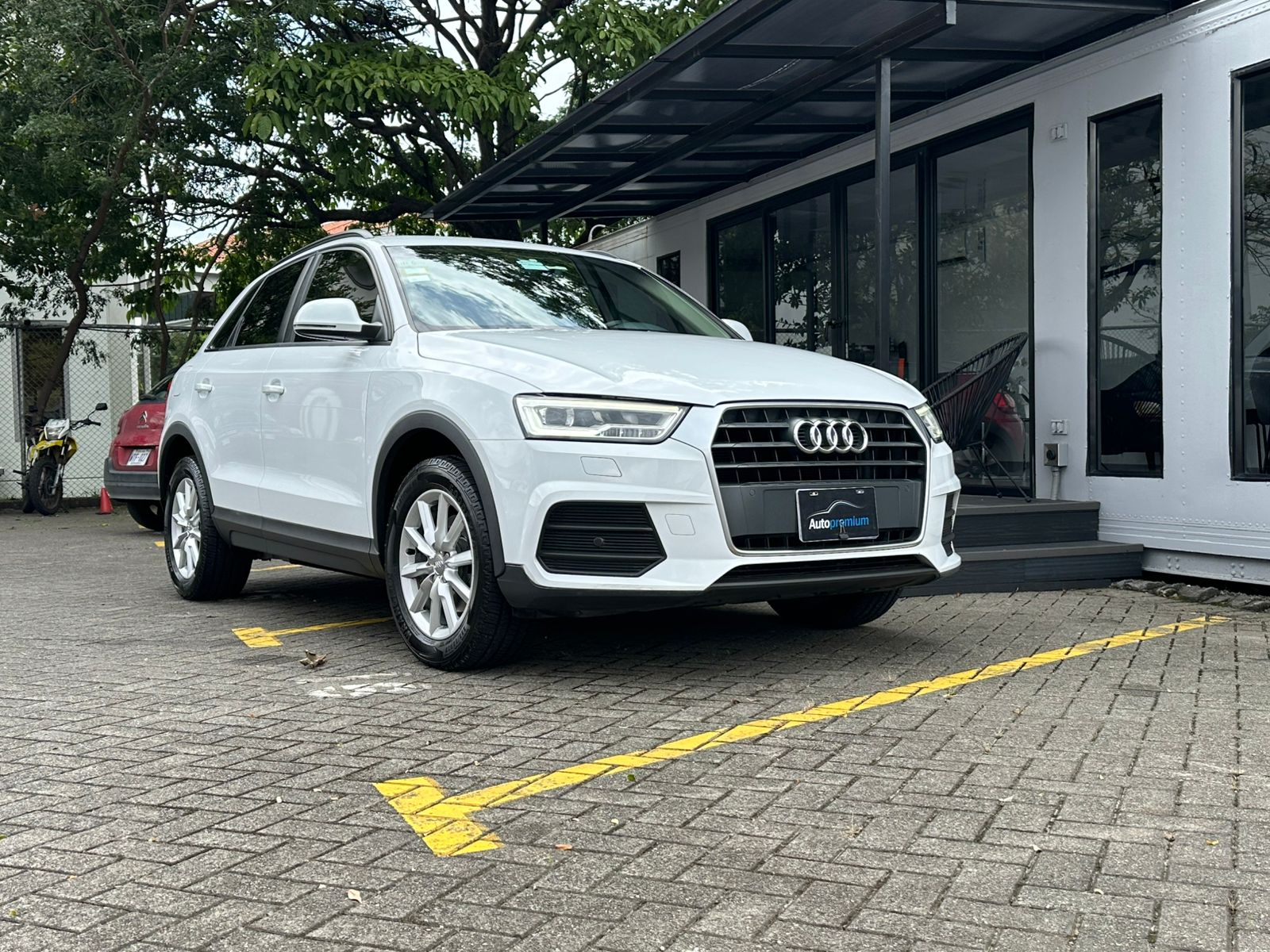 AUDI Q3