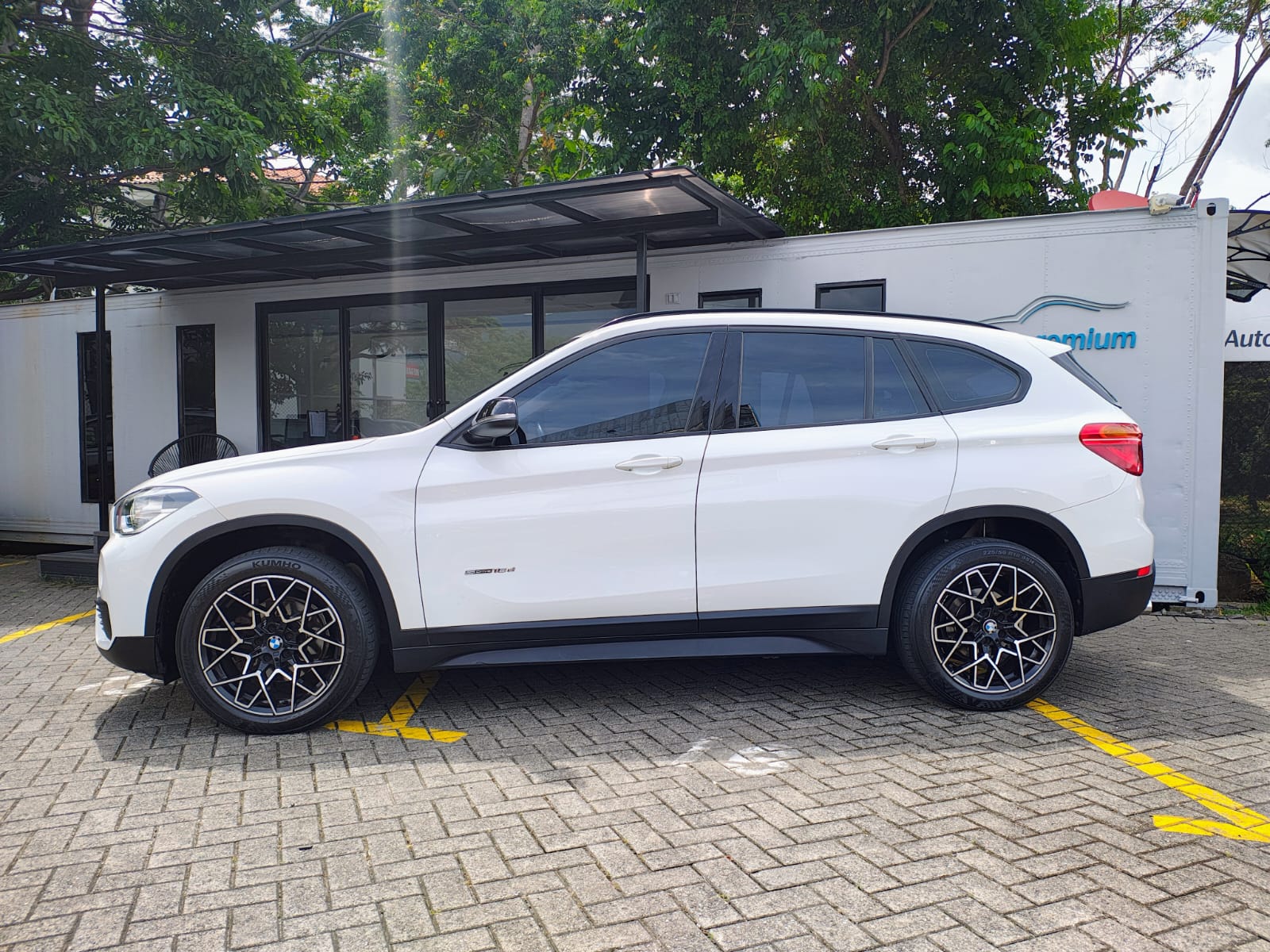BMW X1