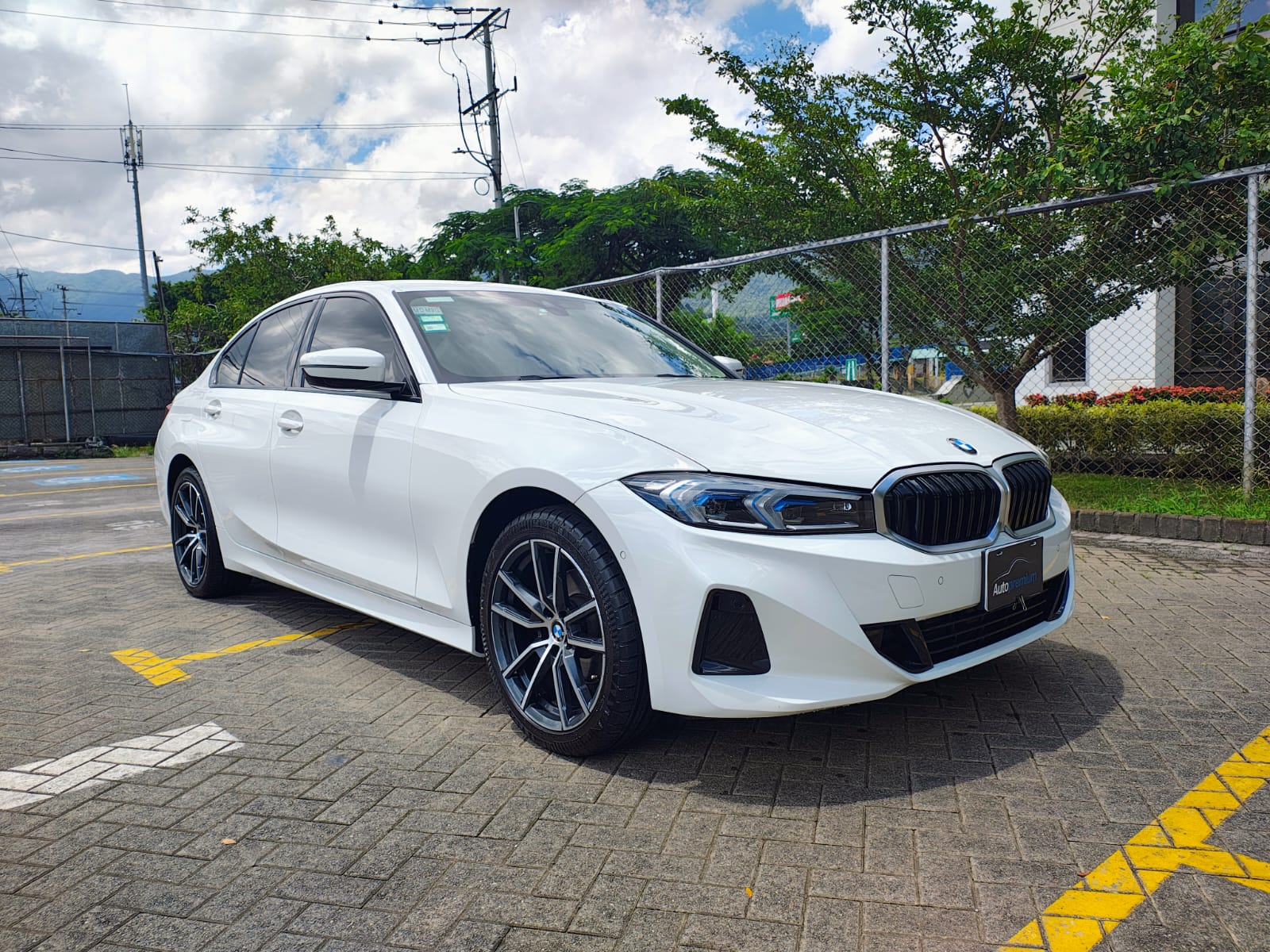 BMW 320i