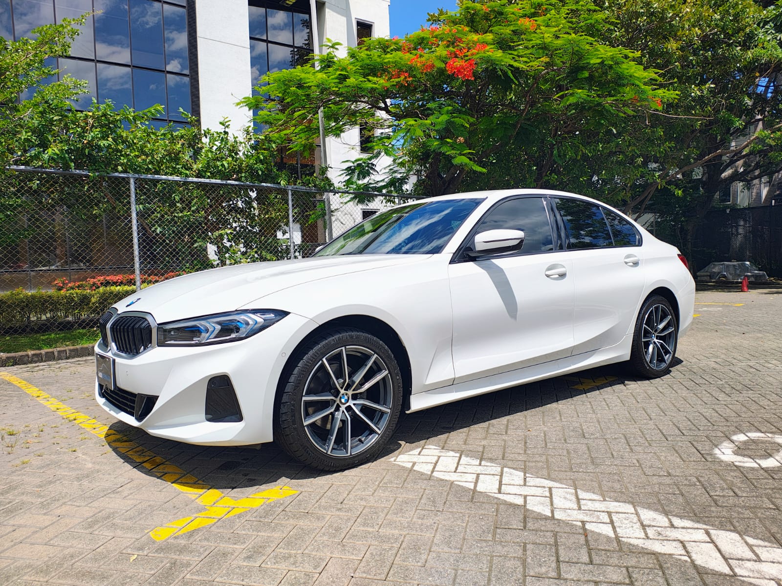 BMW 320i