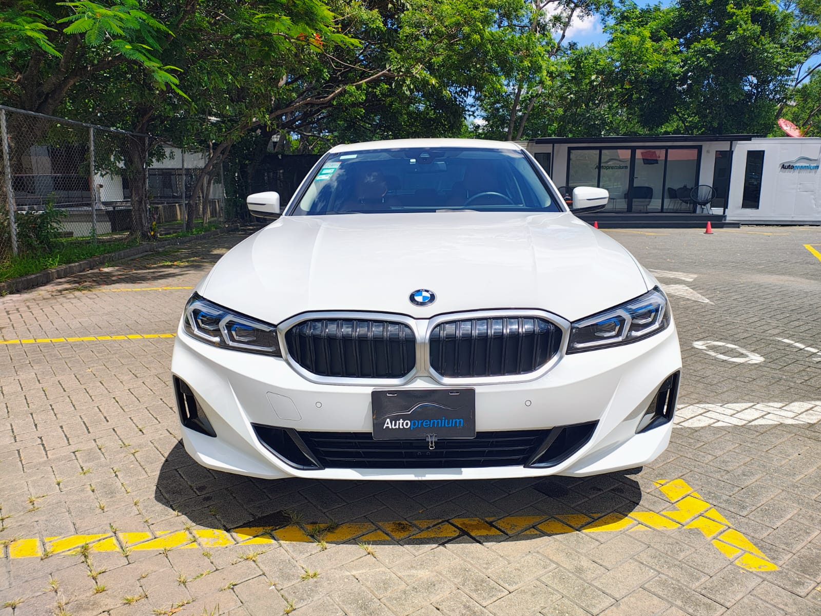 BMW 320i