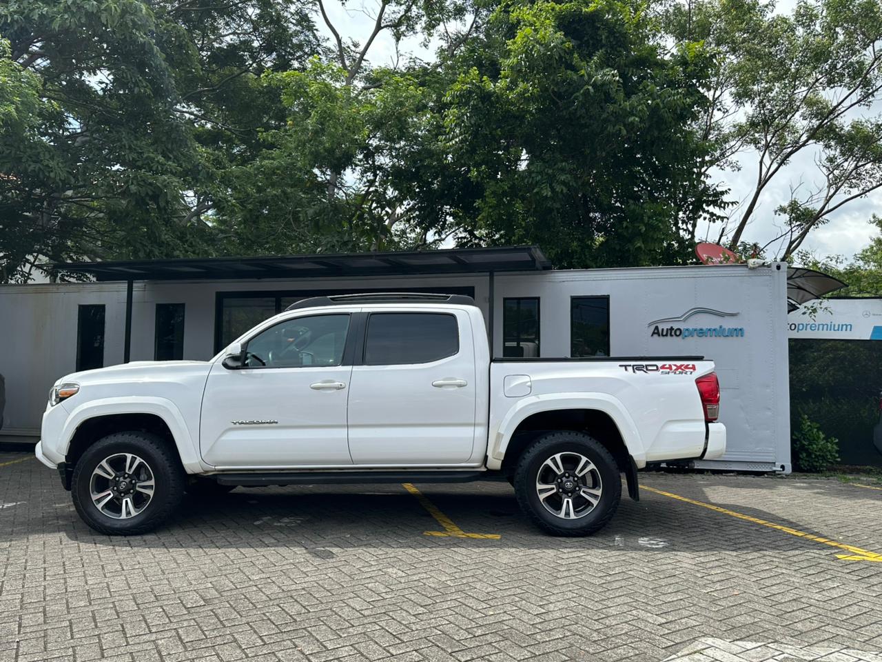 TOYOTA TACOMA