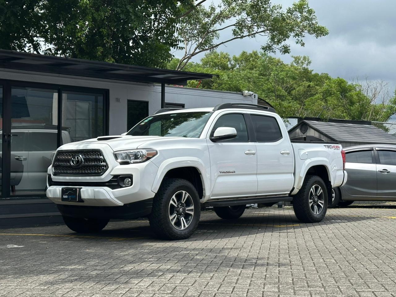 TOYOTA TACOMA