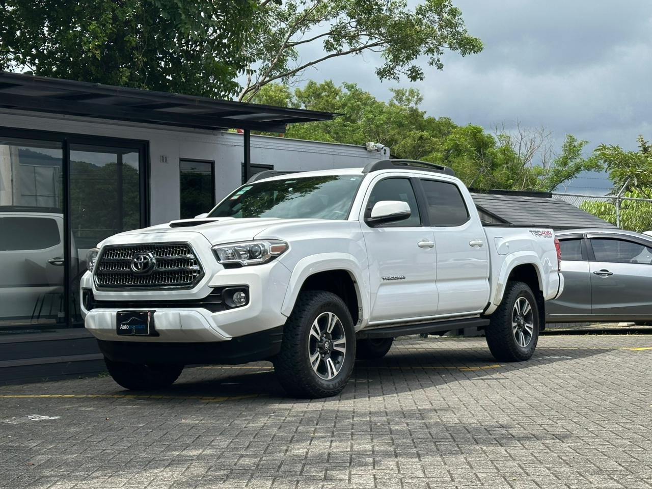 TOYOTA TACOMA