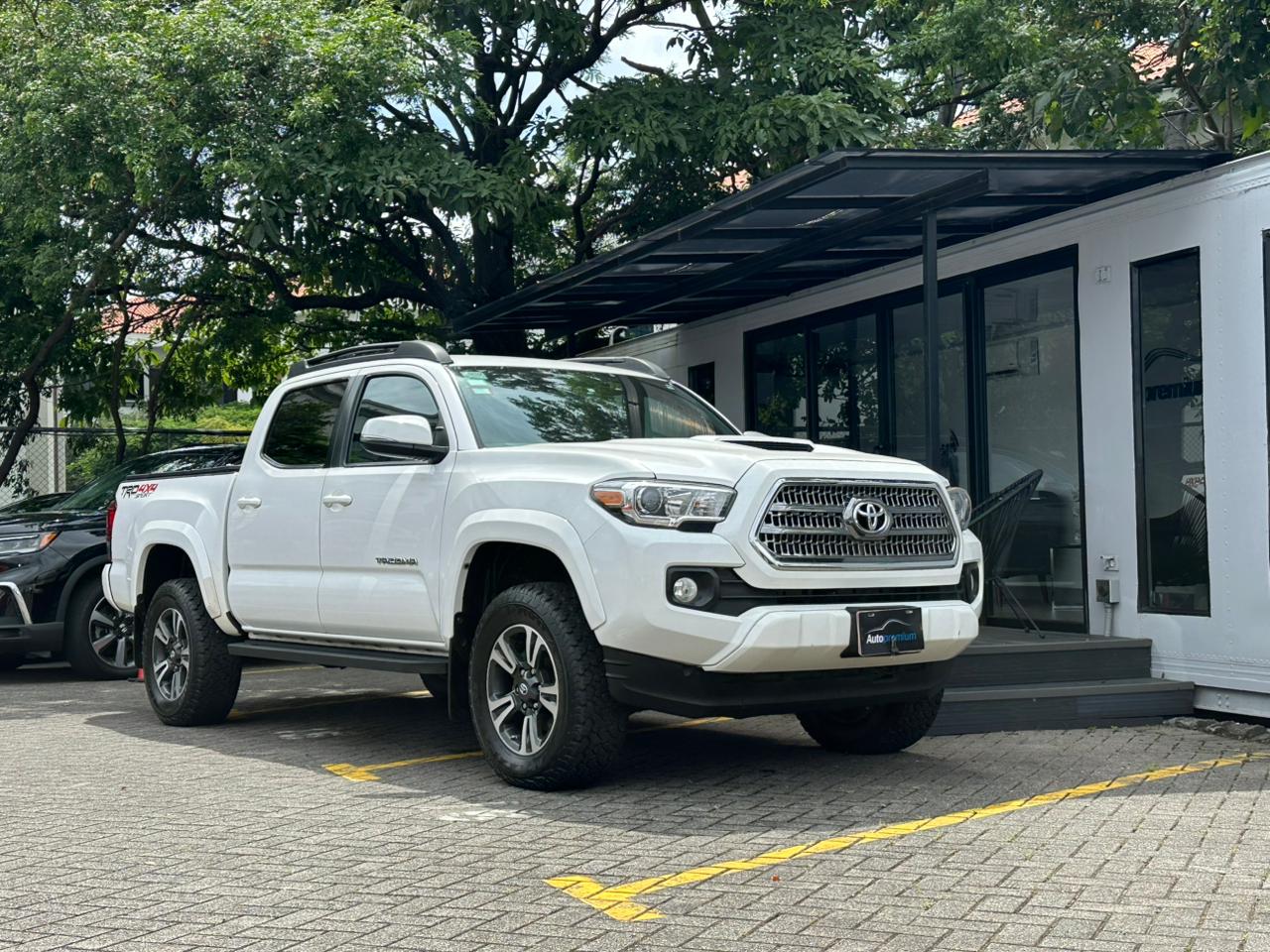 TOYOTA TACOMA
