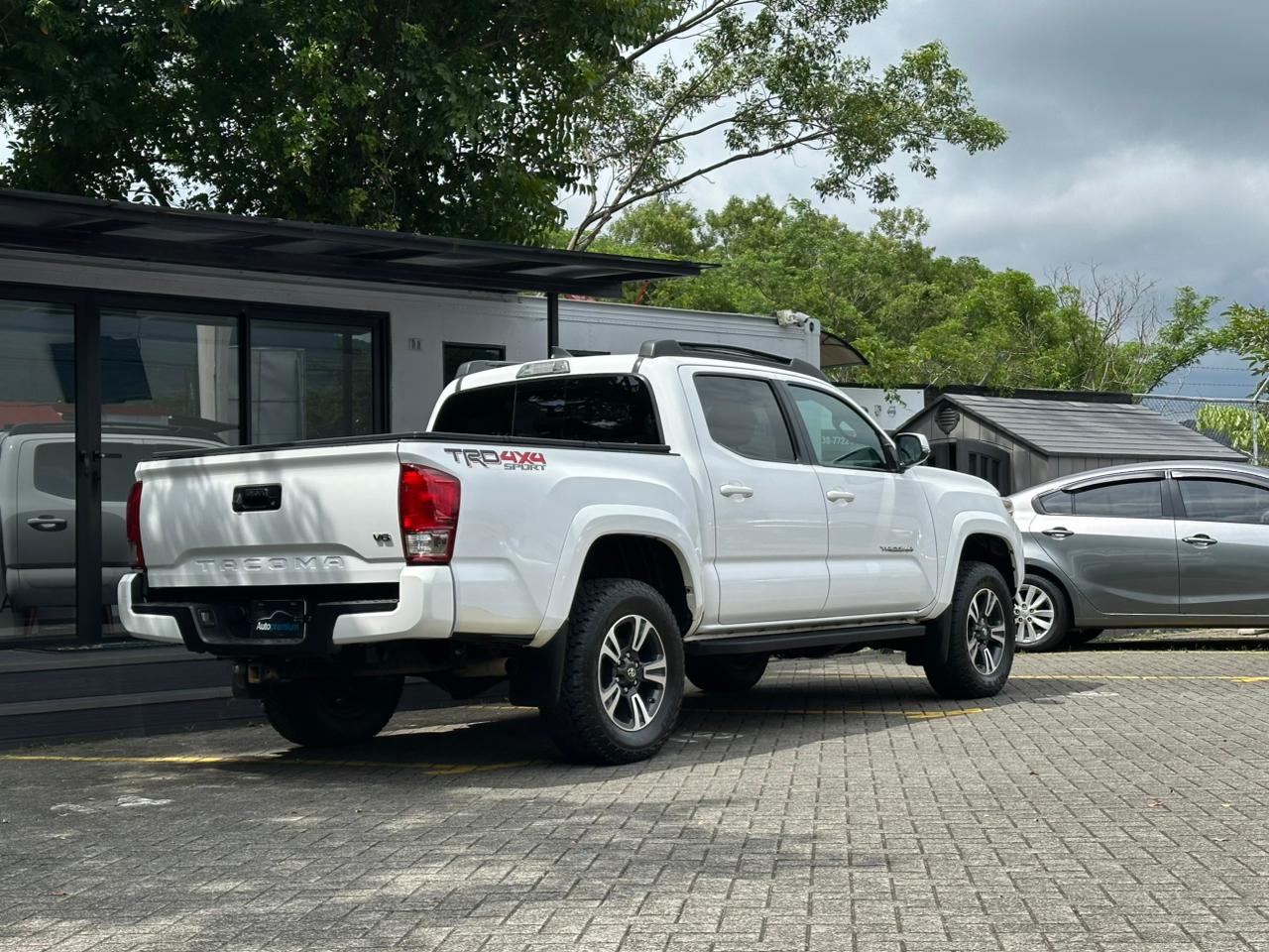 TOYOTA TACOMA