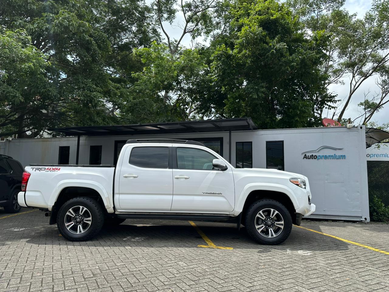TOYOTA TACOMA