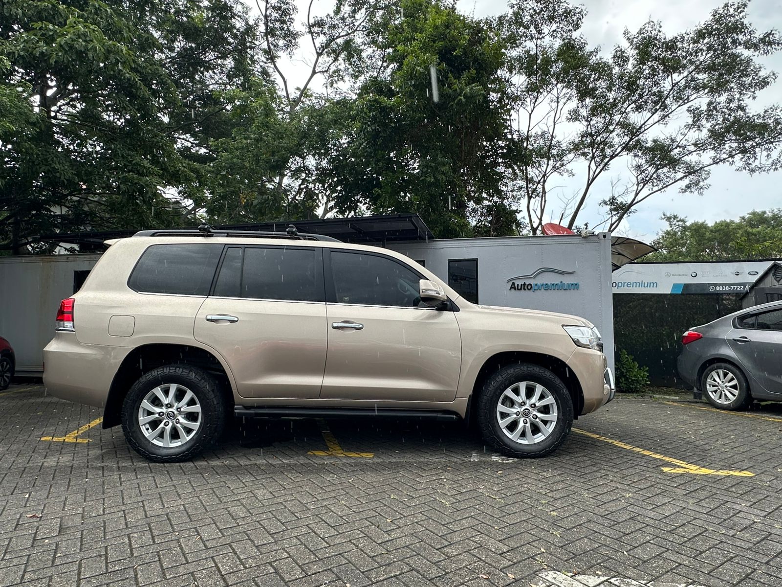 TOYOTA LAND CRUISER VX