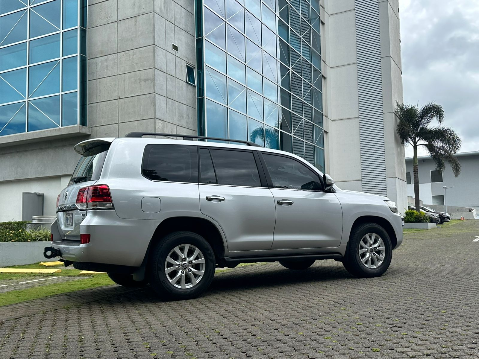 TOYOTA LAND CRUISER VX