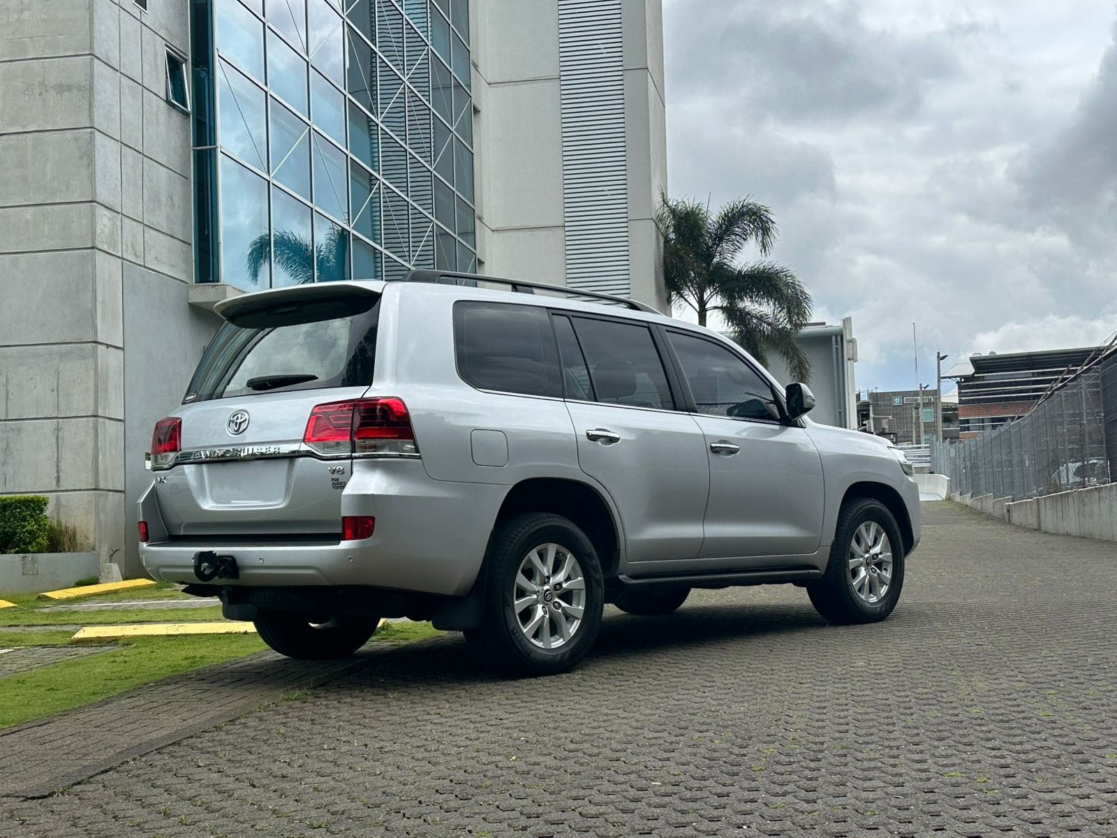 TOYOTA LAND CRUISER VX