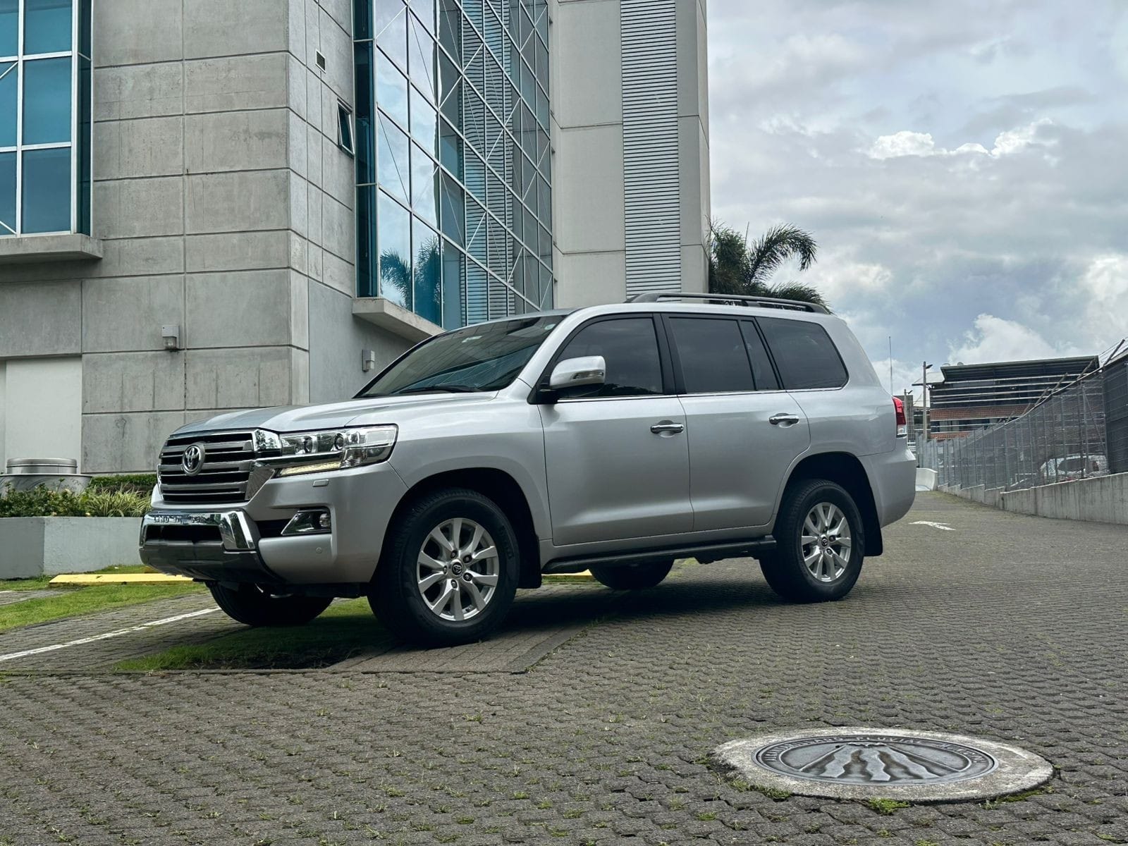 TOYOTA LAND CRUISER VX