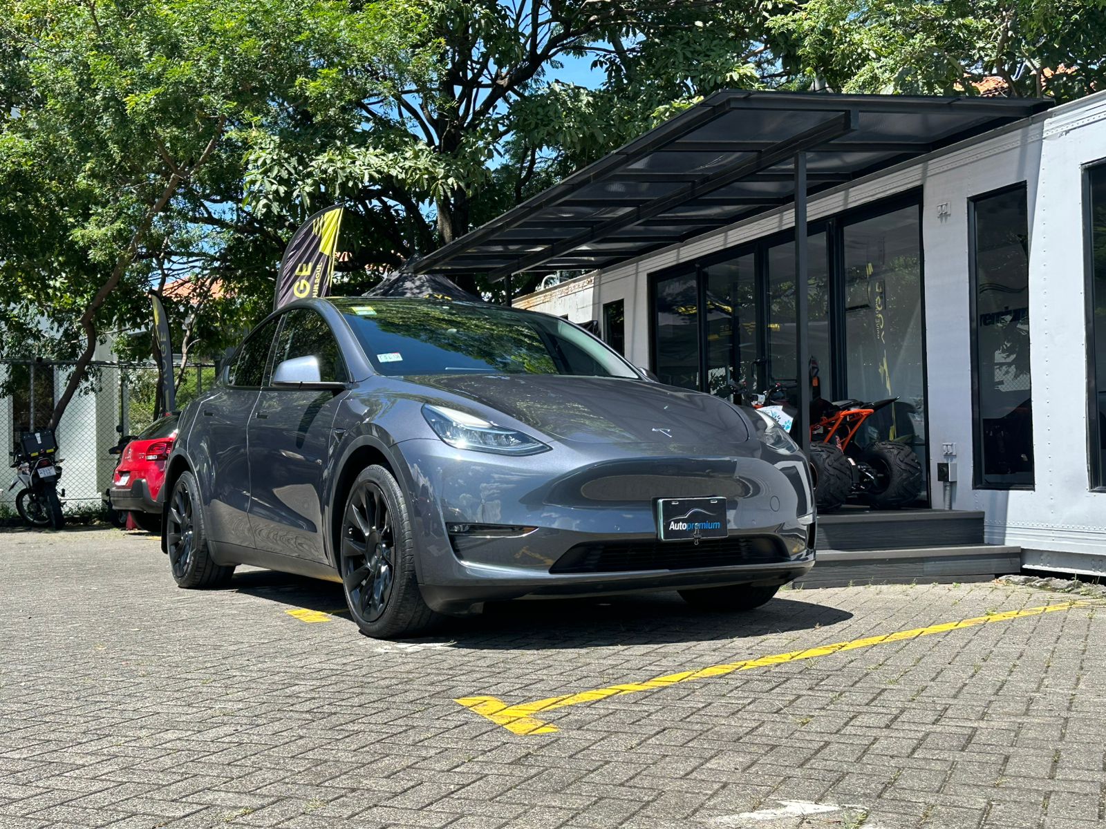 TESLA MODEL Y