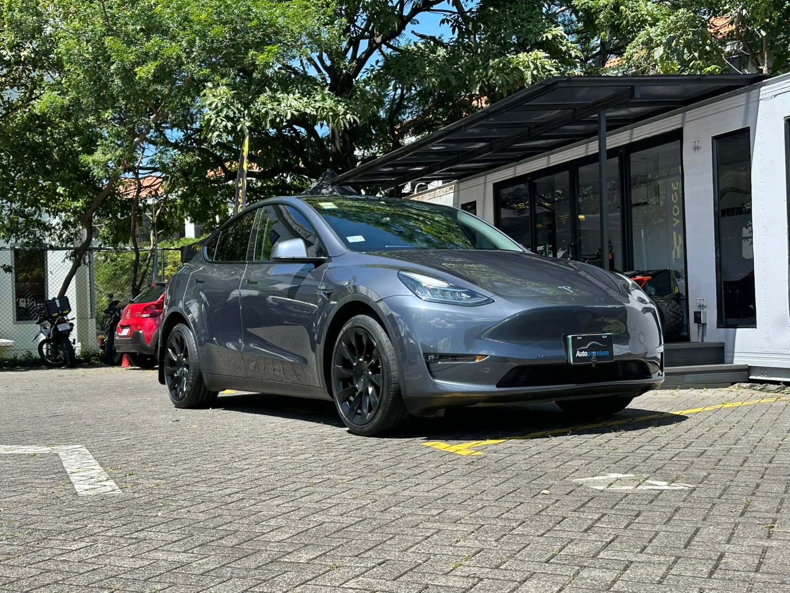 TESLA MODEL Y