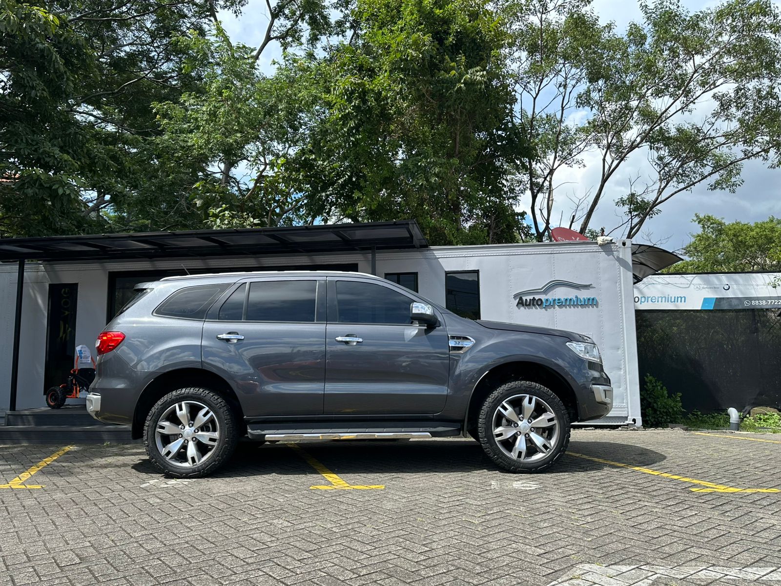 FORD EVEREST TITANIUM