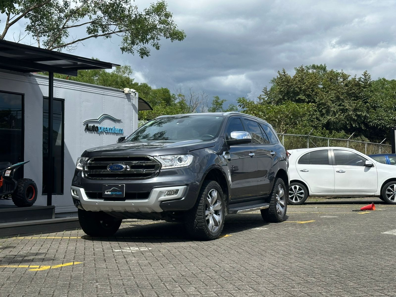 FORD EVEREST TITANIUM