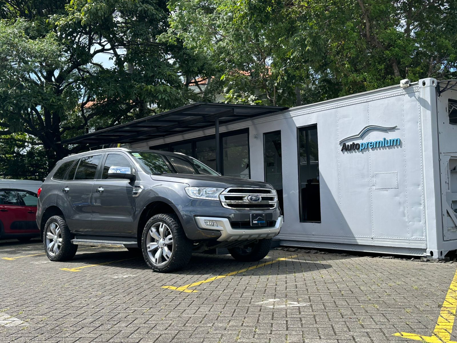 FORD EVEREST TITANIUM
