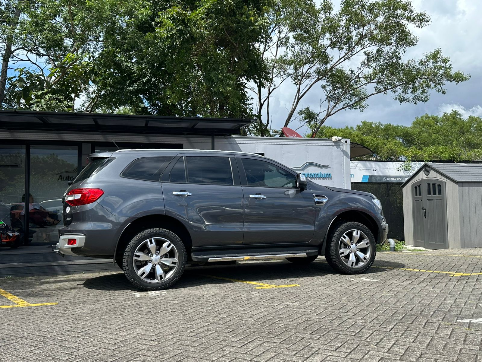 FORD EVEREST TITANIUM