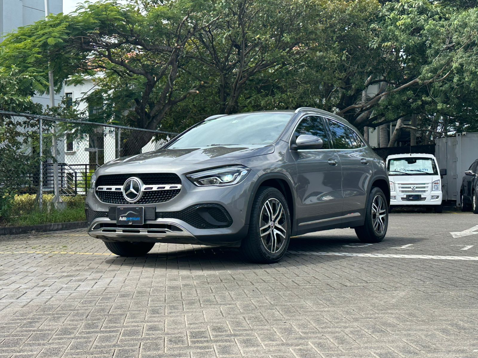 MARCEDES BENZ GLA200